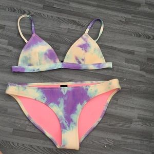 New Triangl tie dye bikini